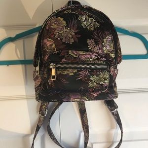 Mini flower back pack